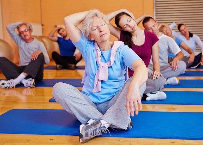 7 простых упражнений из йоги, которые помогут даже в 40 лет ощущать себя на 25