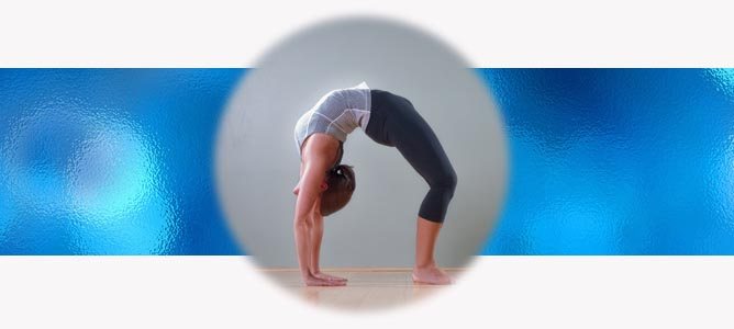Чакрасана (Поза Колеса) в йоге: техника, значение и польза