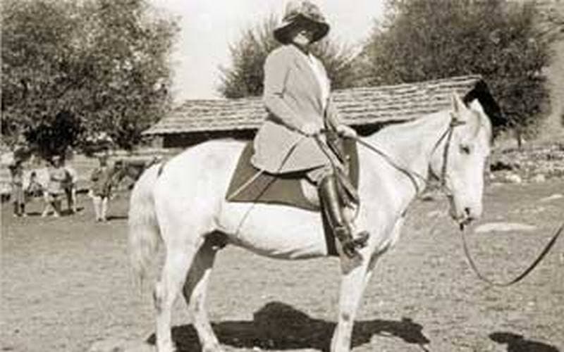 Елена Рерих во время Центрально-Азиатской экспедиции
