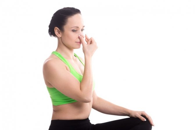 Спасительная йога от головной боли: учим позы и держим дыхание